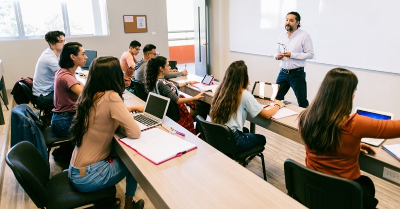 למה דווקא SV College